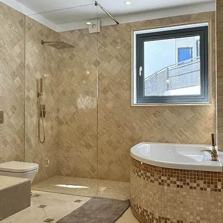 Welcs De Lujo 176 Emp Con Piscina Privada Llanca